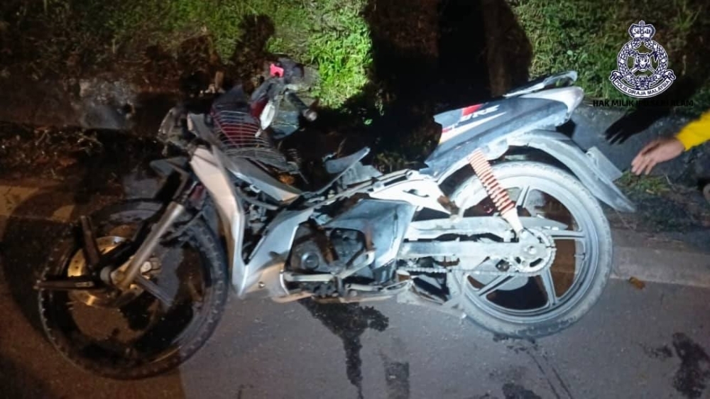 Teen, woman die in Ulu Tiram crash after motorcycle runs red light