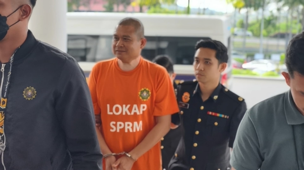 Bersatu deputy info chief Ali Mohamad held by MACC in Melaka bribery probe, remanded six days
