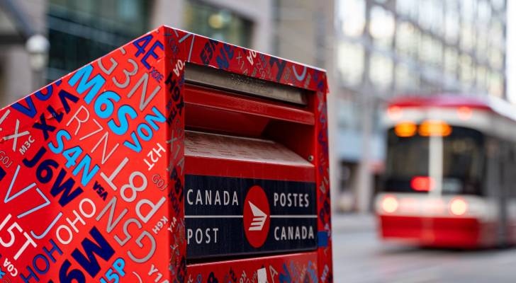 Canada Post strike could boost logistics and fintech stocks as delivery delays spark investor shifts