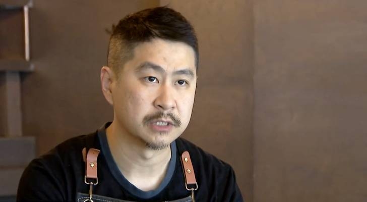 Illinois restaurant owner regrets 'bringing shame' to family after confrontation with customer who didn't tip
