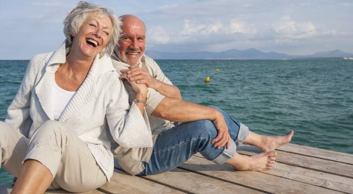 US boomers are using these 2 strategies to enjoy fat monthly cash flows — while their nest eggs stay protected