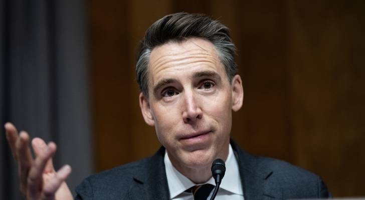 Josh Hawley is pushing for a $600 tariff rebate check for ‘hardworking Americans' — here's what it means for you
