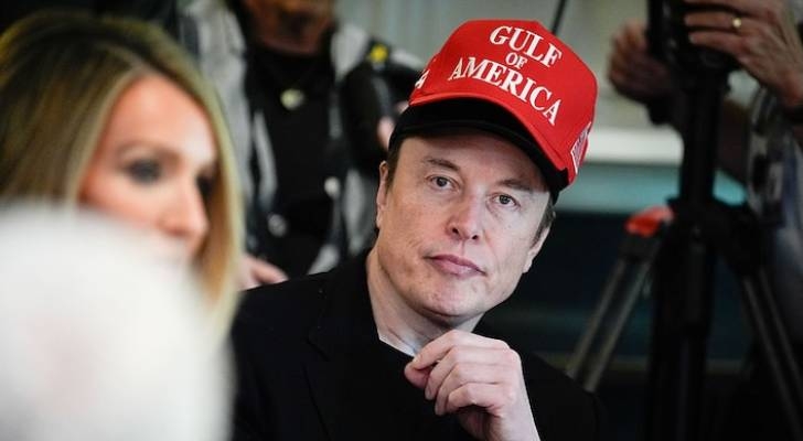 Elon Musk backs Warren Buffett's proposal to ‘end the deficit in 5 minutes' as the bold idea gains steam again