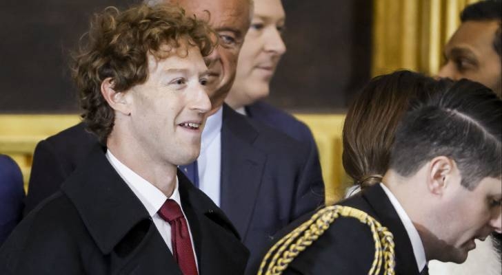 Super-rich Americans like Mark Zuckerberg and Jay-Z have taken out mortgages for homes — here's why