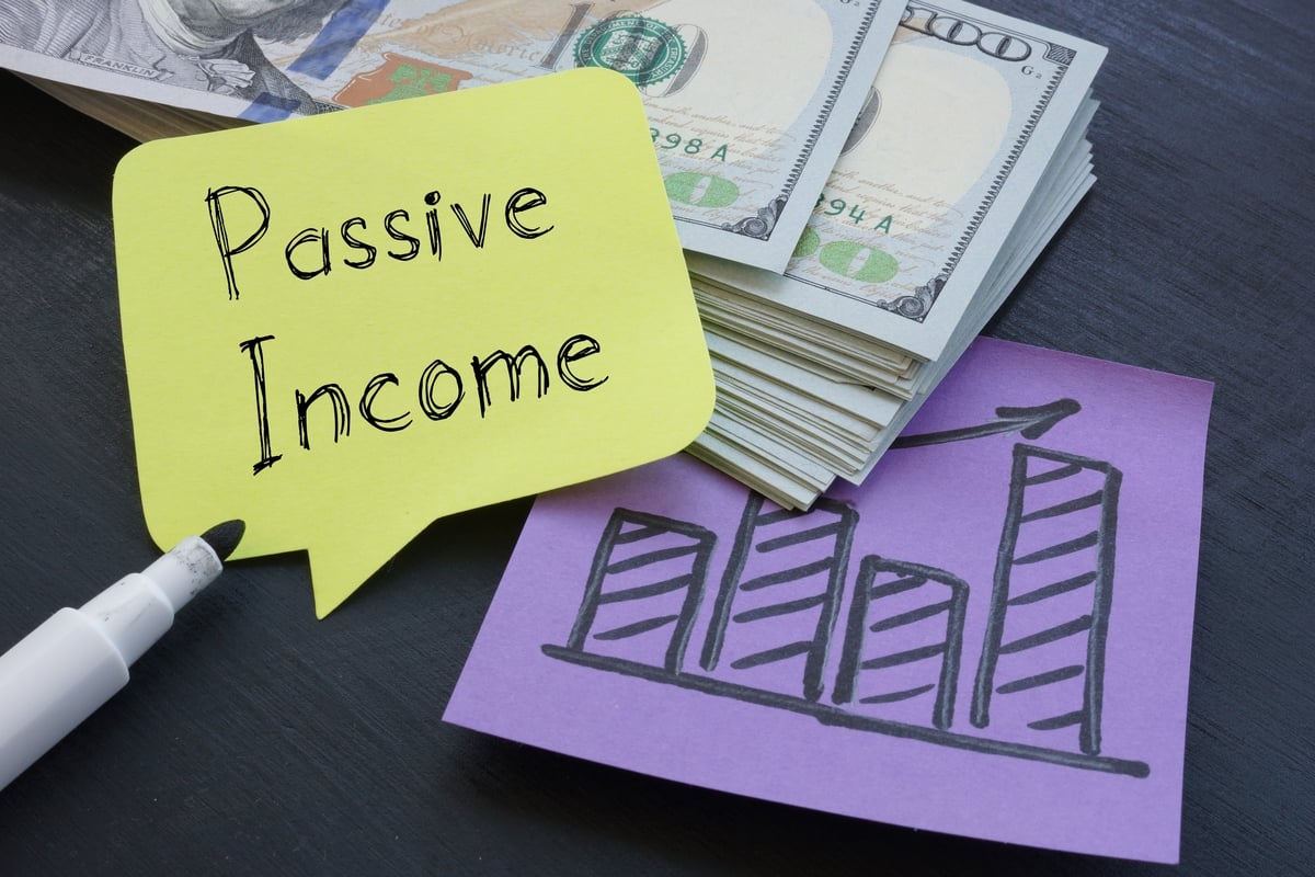 3 Top Monthly Dividend Stocks Yielding as Much as 7.2% to Buy for Passive Income