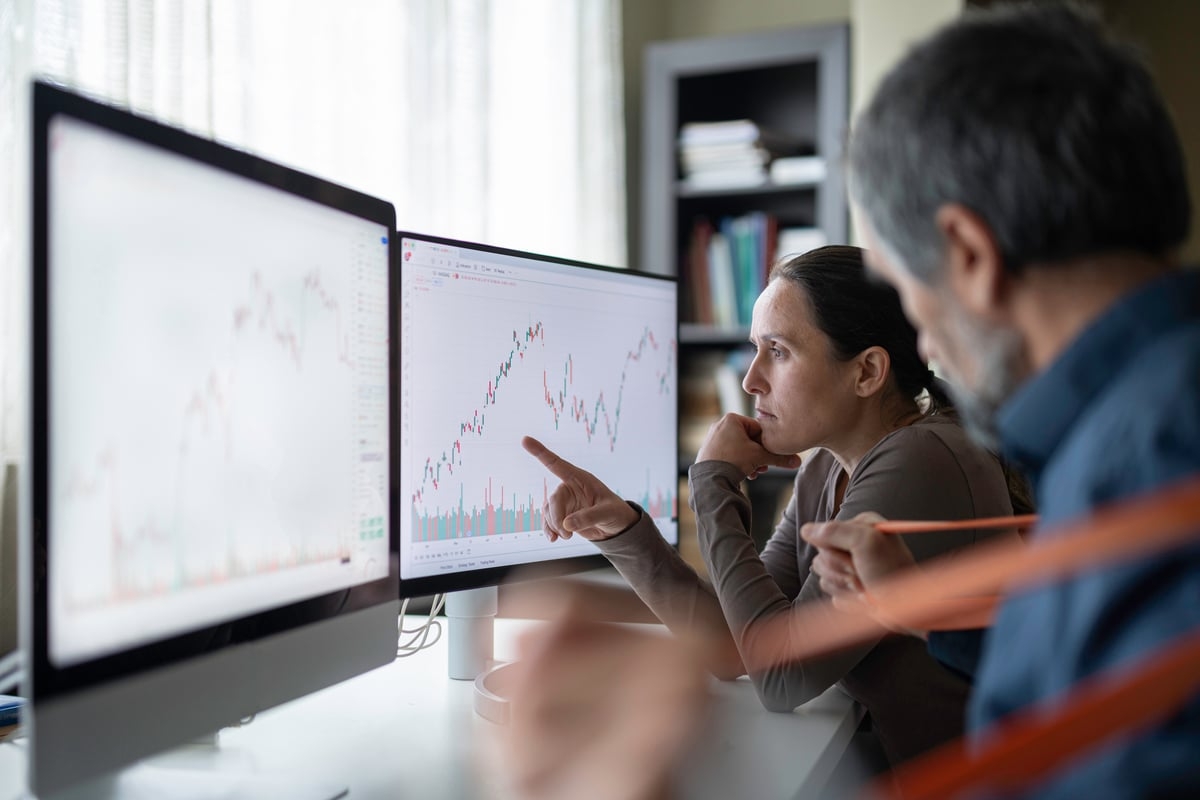 Better Fintech Stock: SoFi Technologies vs. Robinhood Markets