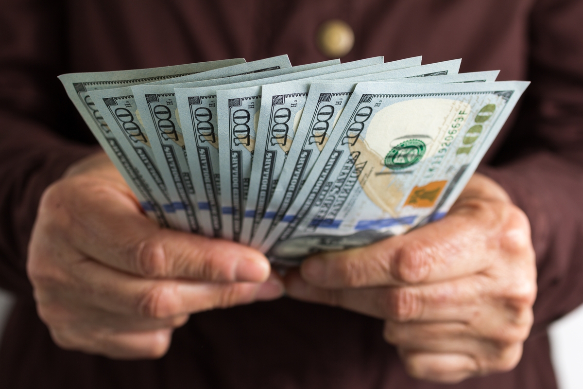 Got $5,000 to Invest? Buying This Nearly 6%-Yielding Dividend Stock Can Turn It Into Almost $300 of Easy Passive Income Each Year.