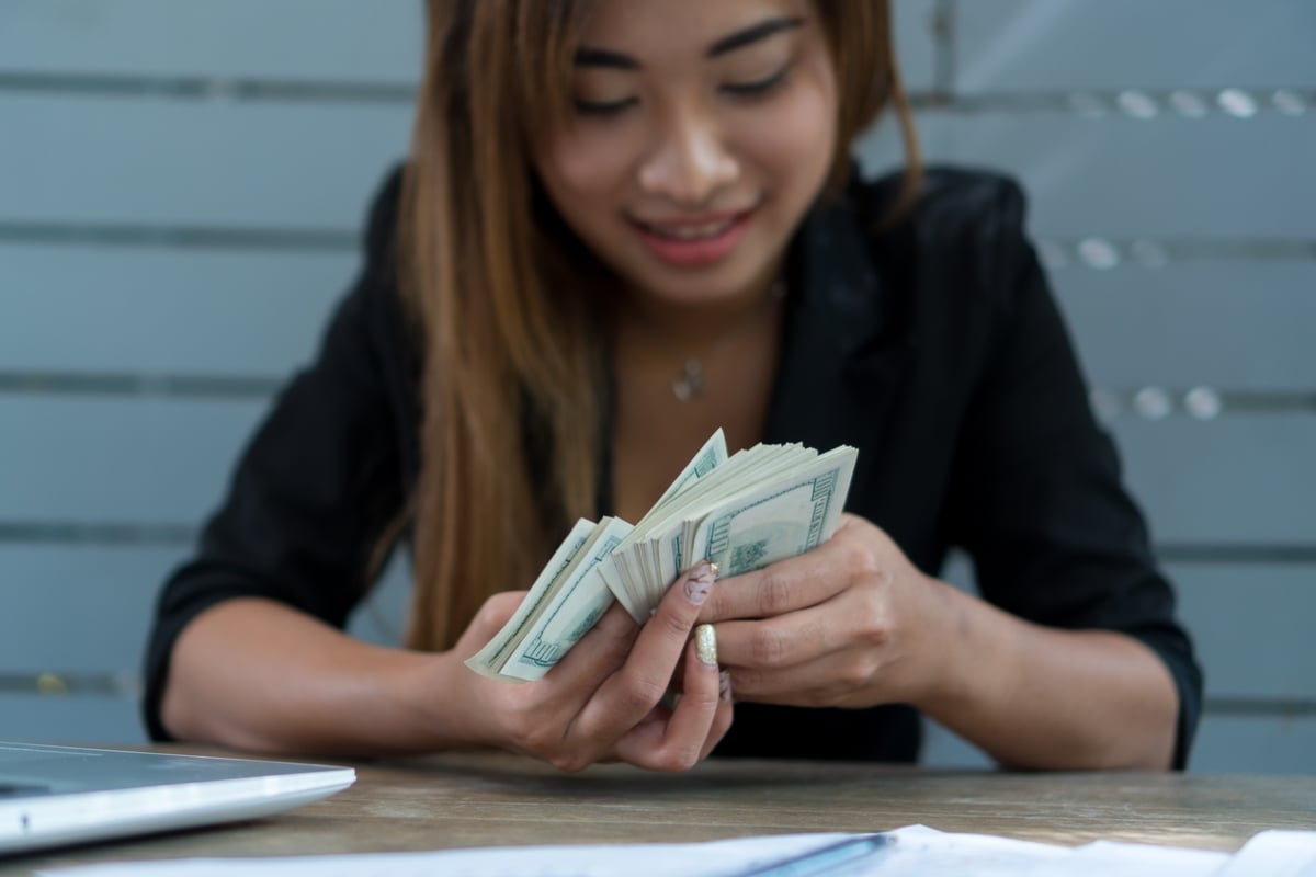 3 Top High-Yield Dividend Stocks to Buy in June to Collect Passive Dividend Income Every Single Month