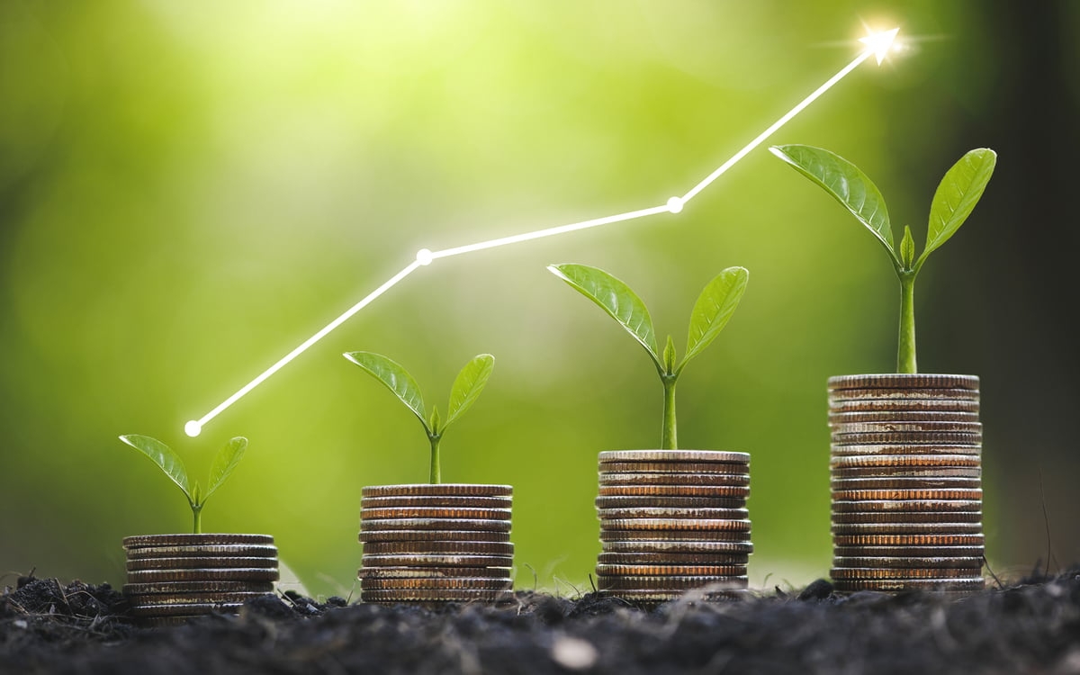 This Dirt-Cheap Dividend King Stock Yields 4.7%. Here's Why It's Worth Doubling Up on in May.