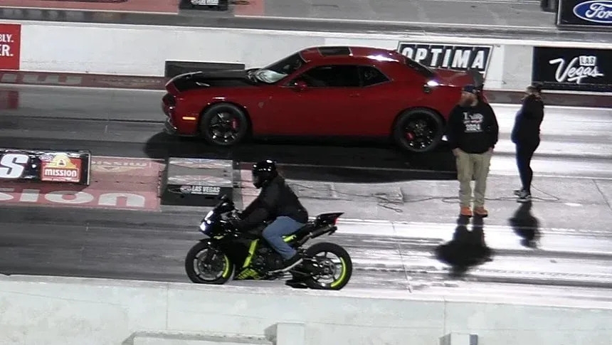 Yamaha R1, Dodge Hellcat, and Audi RS 3 Face Off in 1/4-Mile Drag Battle