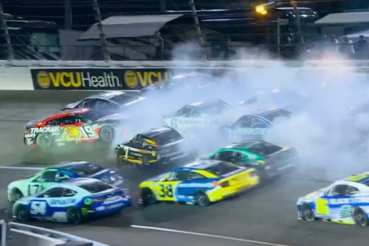 Chase Elliott gets wrecked moments after avoiding Richmond pileup
