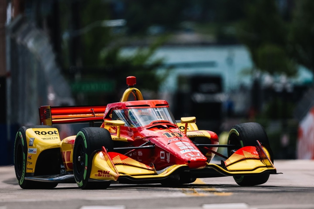 Alex Palou's dominant stretch undone by restart shunt in Detroit GP: video