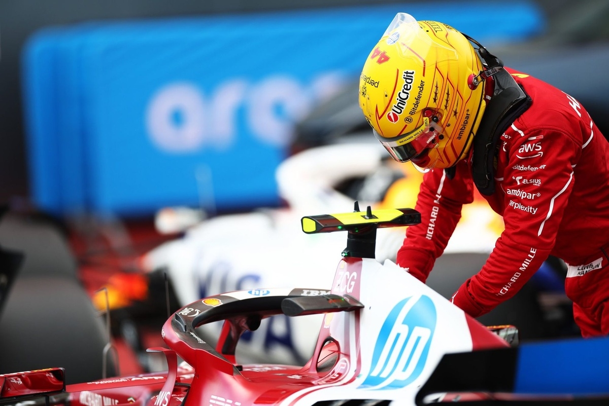 Is Lewis Hamilton really in free fall?