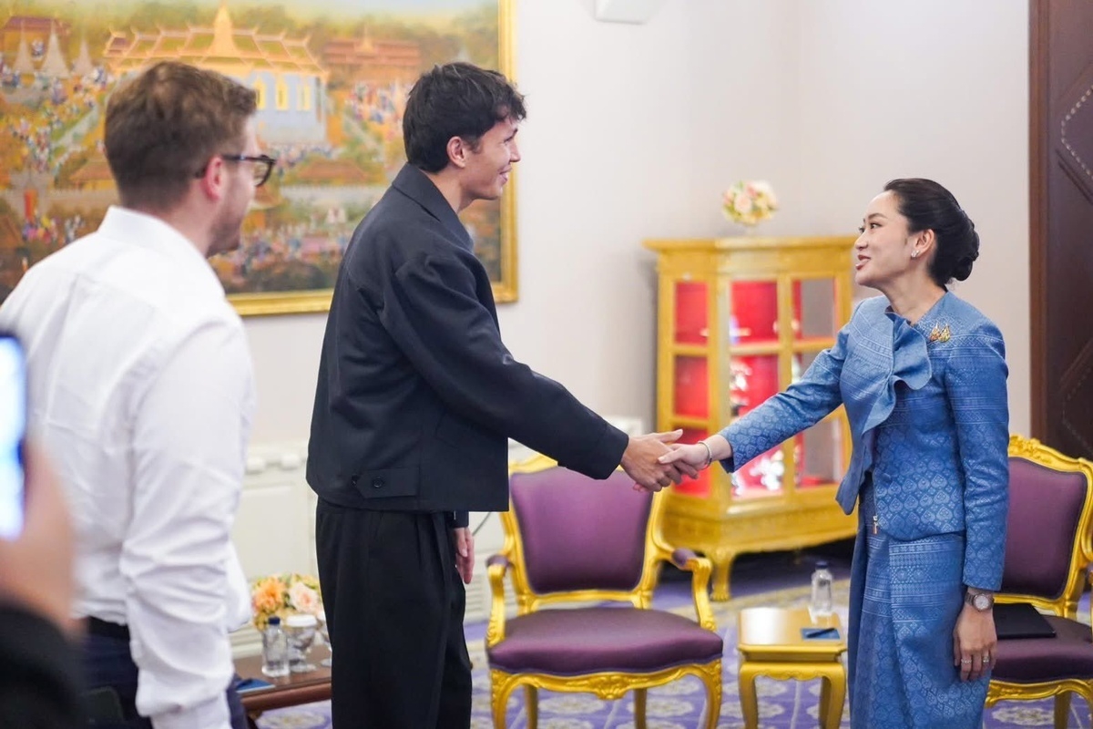 Albon meets Thai PM to show support for F1 race in Bangkok