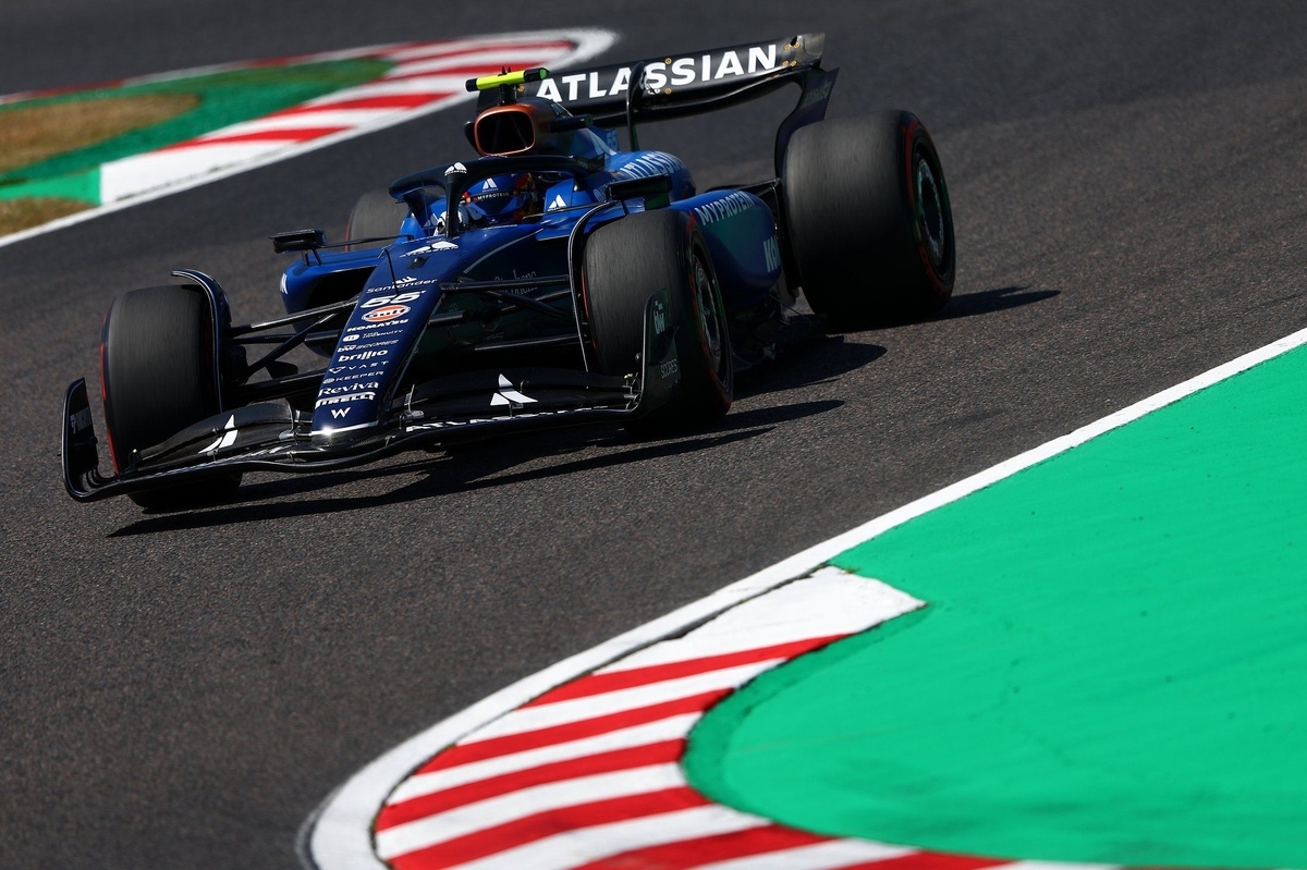 Sainz hit with Japanese GP grid drop for impeding Hamilton in qualifying