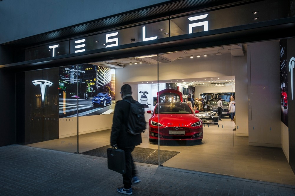 Tesla Delivery Estimates Cut at Oppenheimer Amid Key Market Weakness, Expected Removal of EV Credits