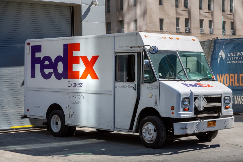 FedEx Offers Downbeat Earnings Outlook, No Full-Year View, Despite Quarterly Beat