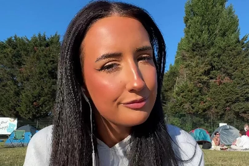 Woman doing makeup left angry after man says 'worst thing ever'