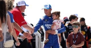 Kasey Kahne relishes Rockingham return, salvages top-15 finish