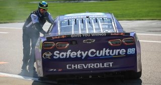 Five Cup Series teams snagged by tire issues in Kansas practice; Ty Gibbs tops leaderboard