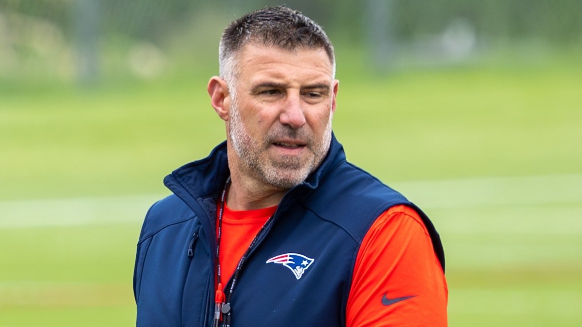What approach will Mike Vrabel take during training camp?