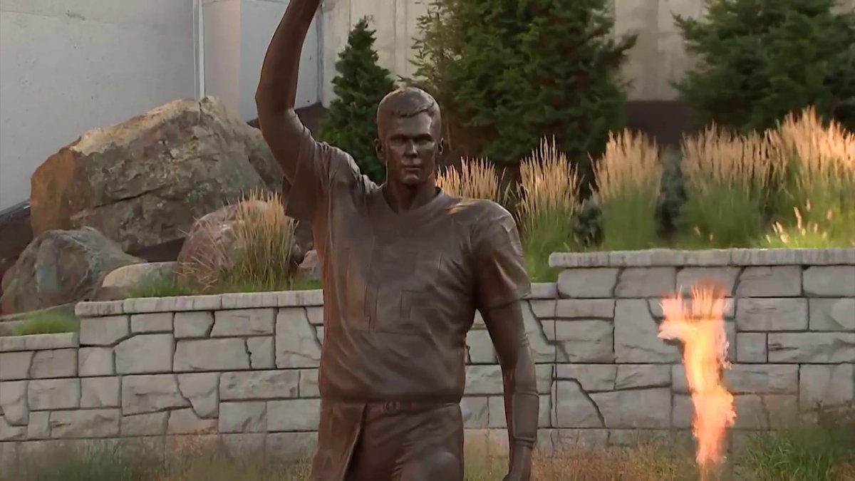 Tom Brady's statue unveiled outside of Gillette Stadium
