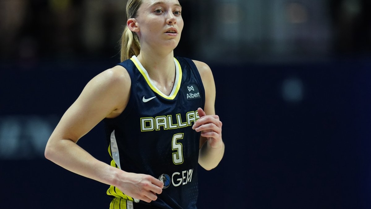 Paige Bueckers leads Wings with 21 points in return to Connecticut