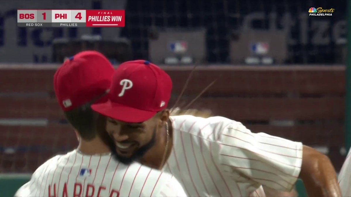Cristopher Sánchez finishes his complete game in style!