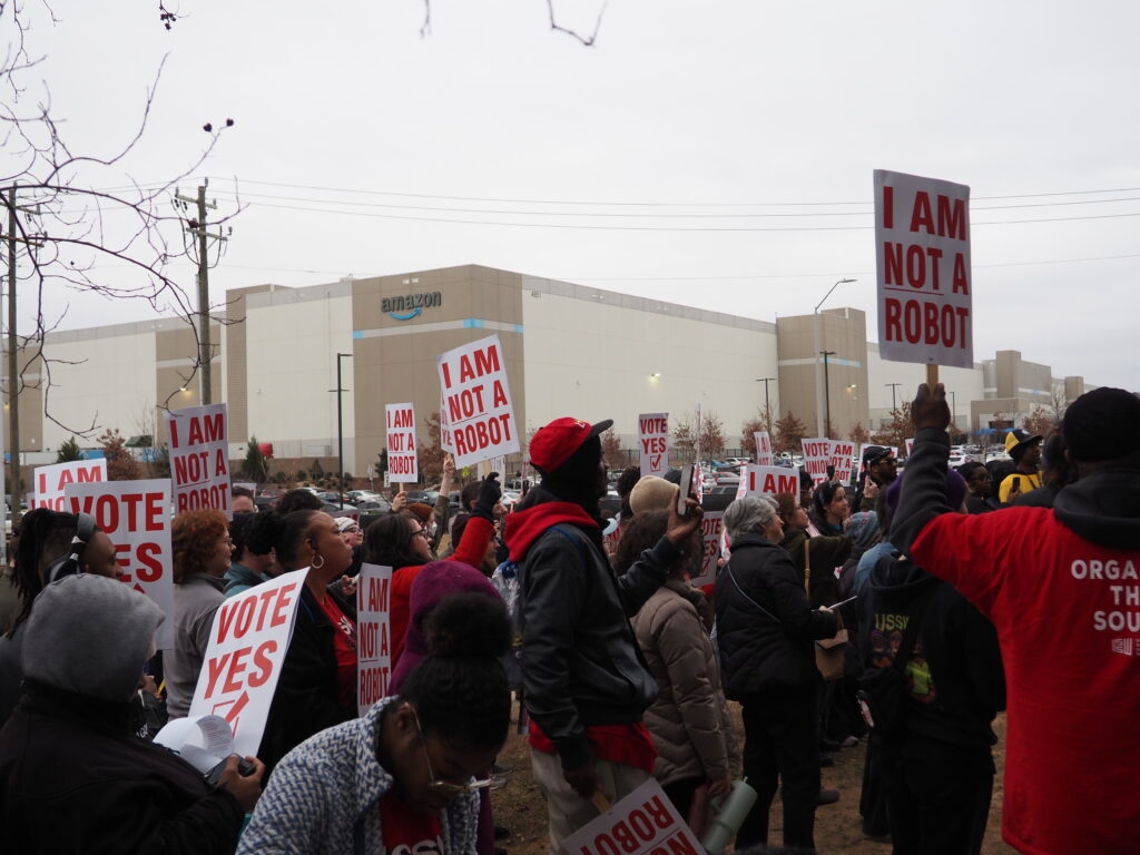 The tough fight to unionize Amazon