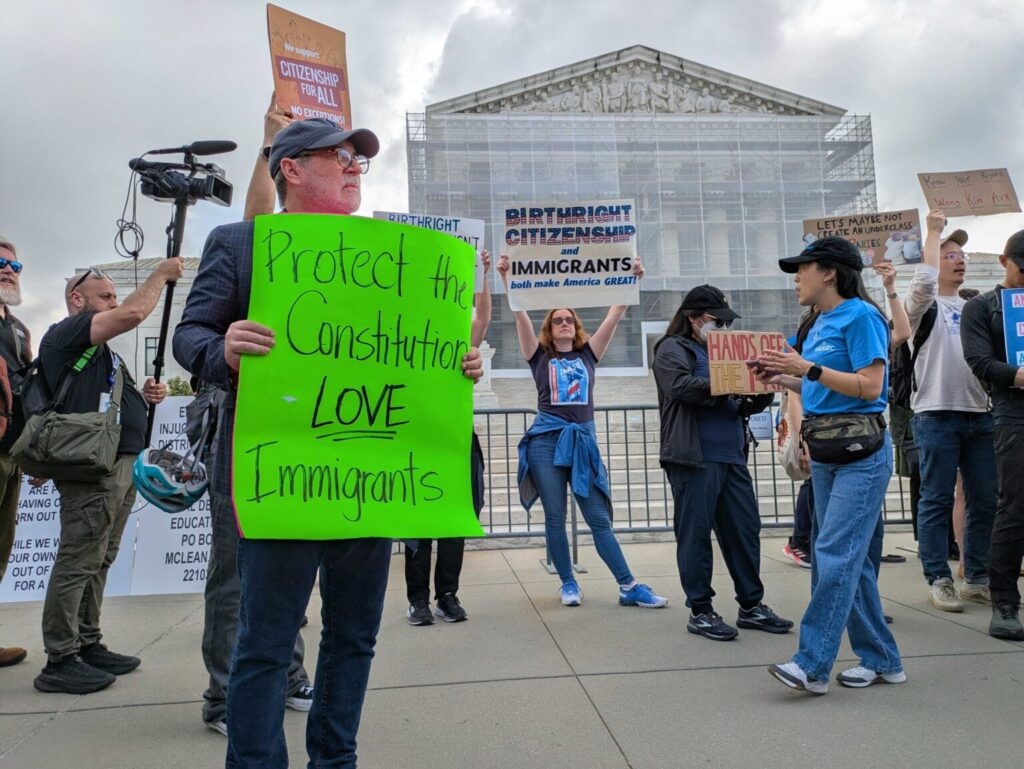 Judge again blocks ban on birthright citizenship, extends order nationwide