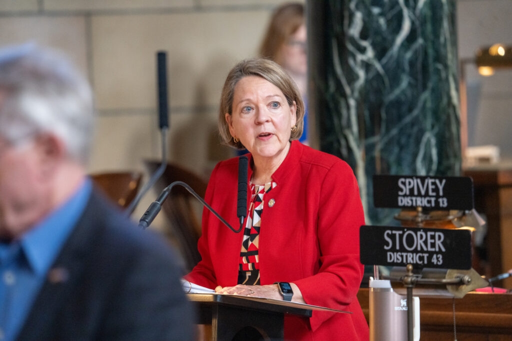 Bill advances to slow annual increases to Nebraska minimum wage
