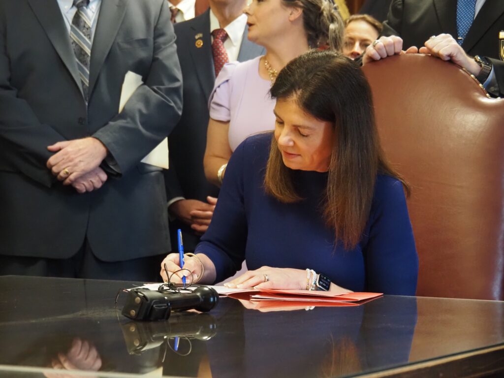 Gov. Ayotte signs two anti-sanctuary city bills into law