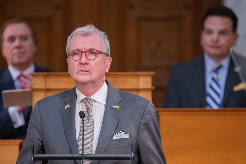 Public pans spending cuts, tax hikes in governor's budget plan