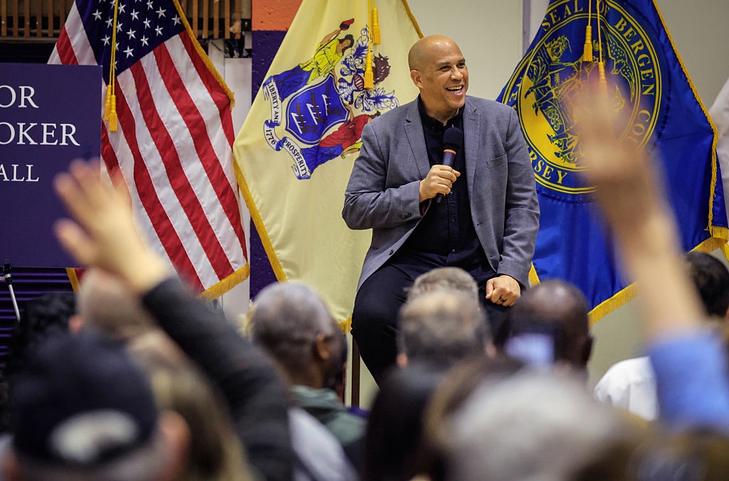 Cory Booker urges Democrats to act in first public appearance after record-breaking speech