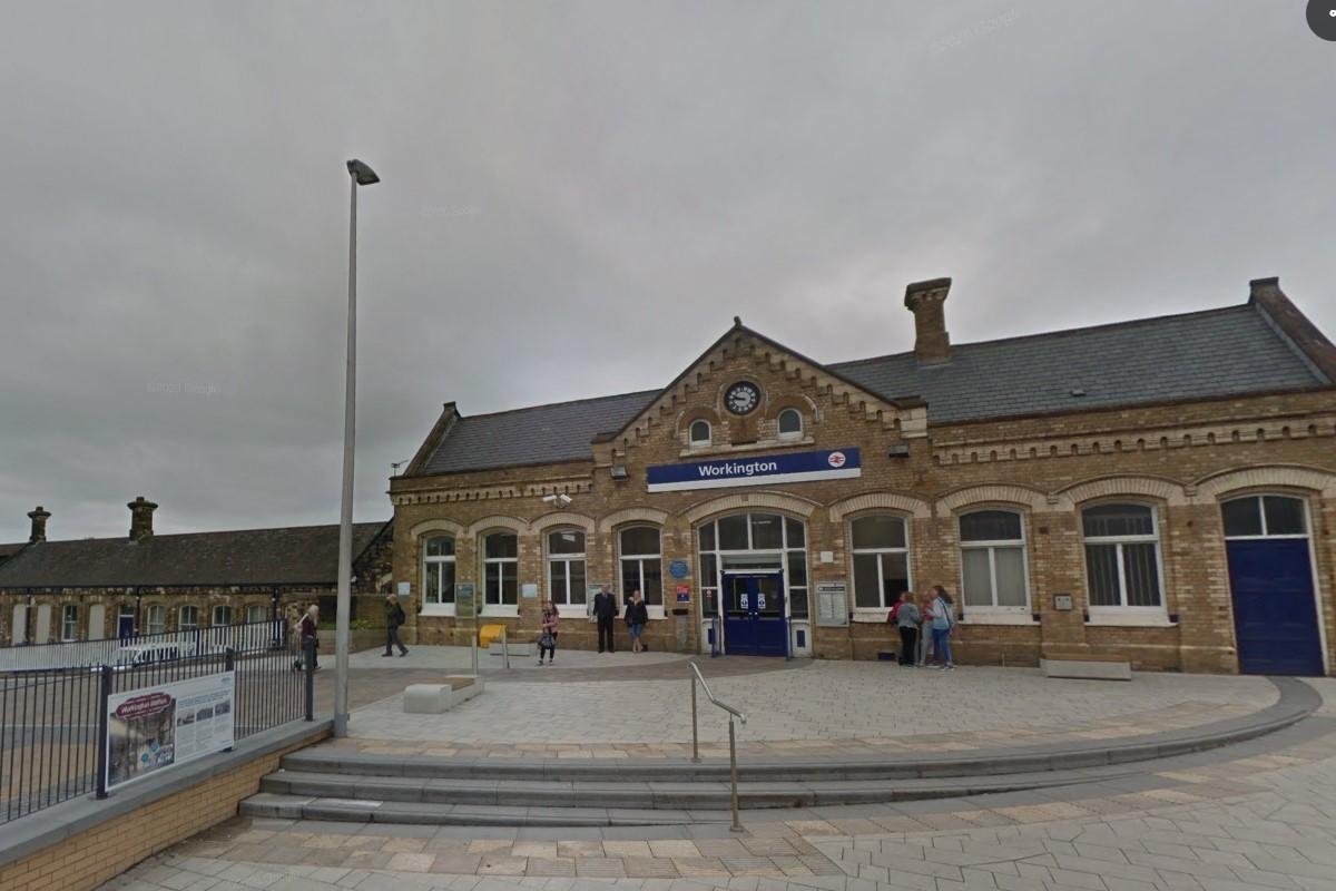Patient threatened paramedics and said he would 'bite off' police officer's nose