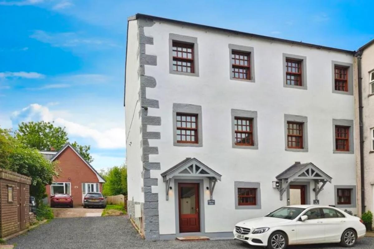 End-of-terrace barn conversion hits the market near Dalston