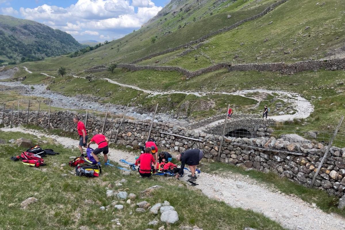 'Well prepared' hiker left 'unable to walk' after re-damaging old knee injury on peak