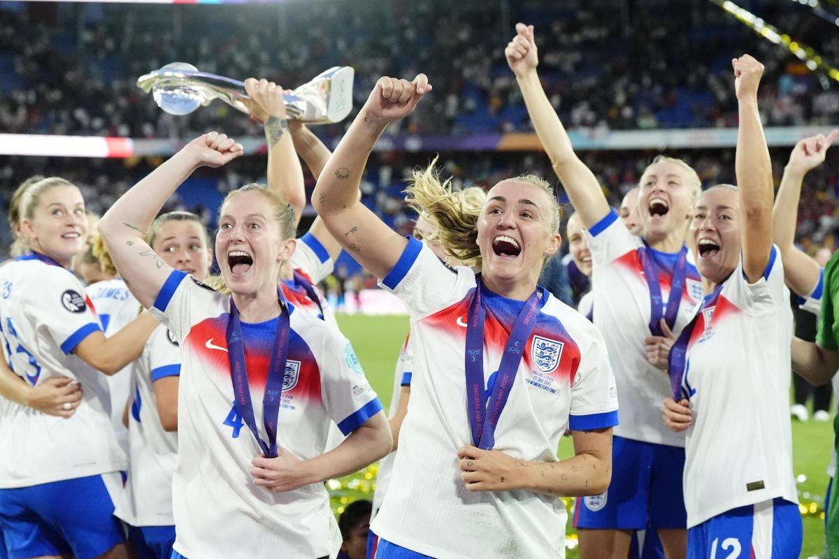 When is the Lionesses' Euros open-top bus parade? Timings and how to watch on TV