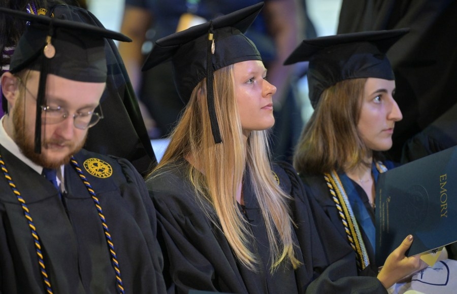 AI disrupting entry-level job market for college graduates: Report
