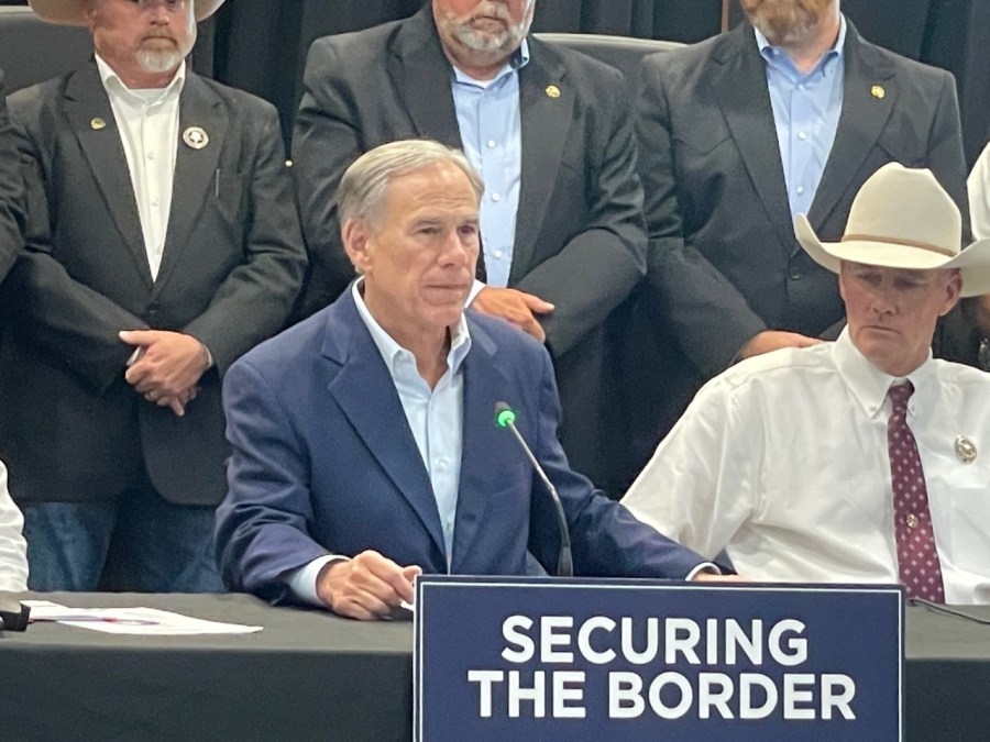 Texas bill would force local deputies to cooperate with ICE