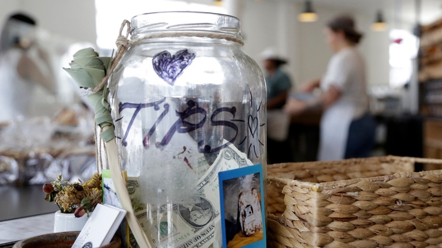 Delaware best in US for tipping, California ranks worse
