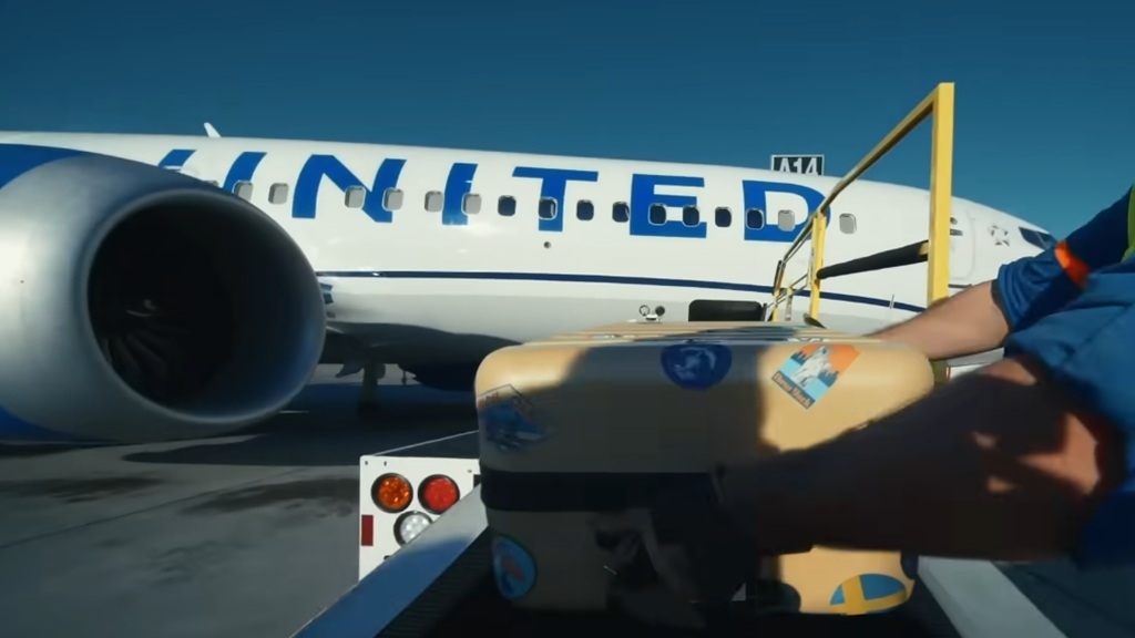 Lawsuit alleges United Airlines kicked off wrong Asian woman after flight delay