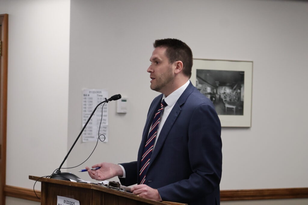 Bill increasing financial reporting for public officials advances in North Dakota House