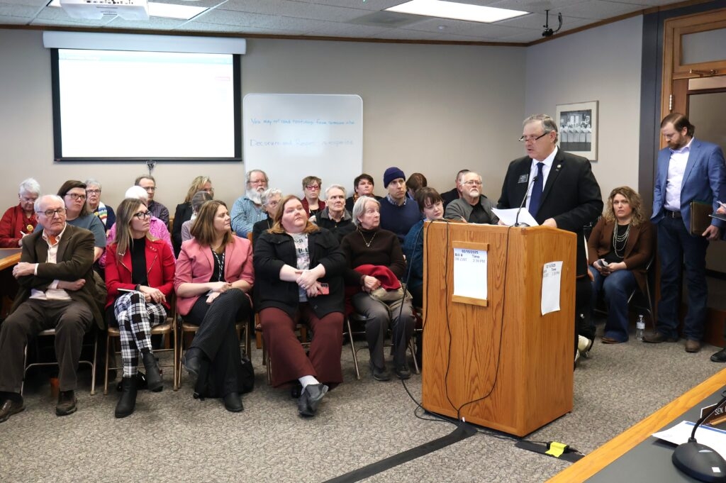 Votes fail to overturn vetoes of library bill, private school funding