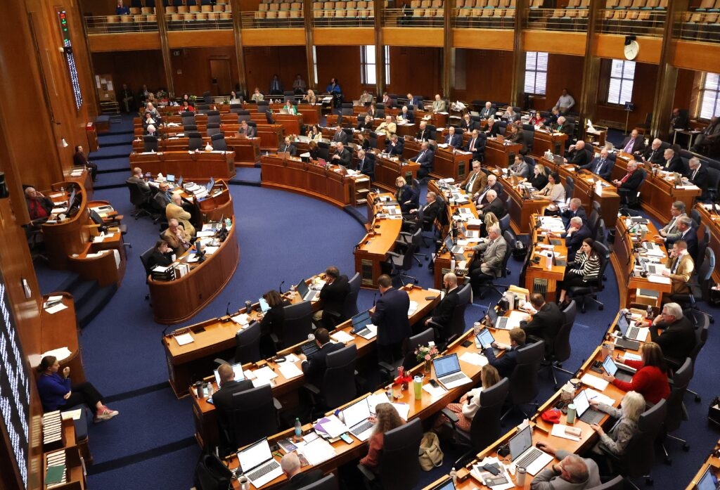 North Dakota House votes for annual legislative session
