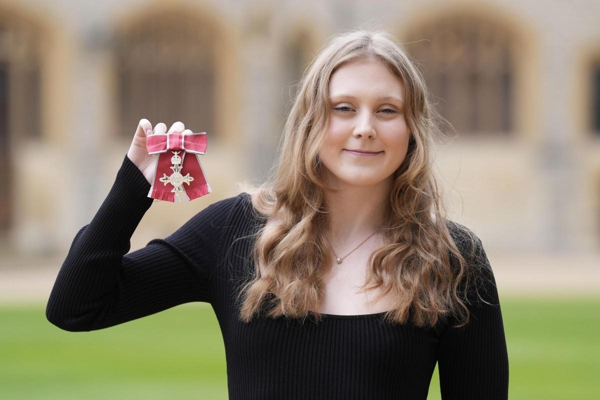 ParalympicsGB swimming ace Poppy Maskill collects MBE from the King