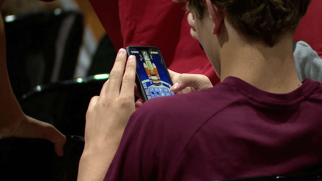 Parents worry about student safety if cell phones are banned in Ohio schools