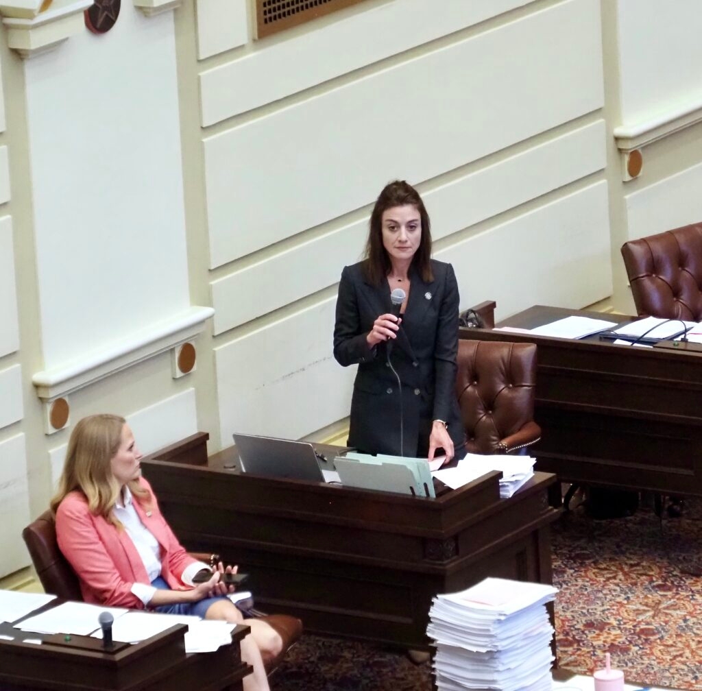 Bill advances requiring fewer trips to the pharmacy for women's contraception
