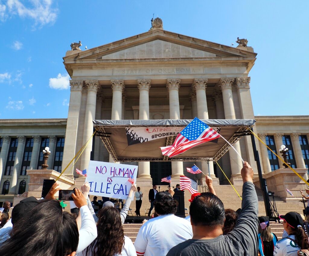 Federal judge temporarily blocks Oklahoma immigration law