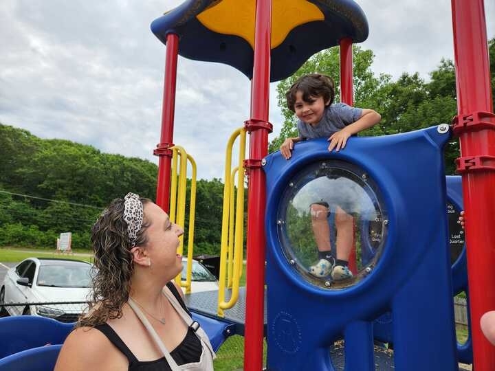 House committee moves forward bill expanding child care subsidies for industry employees